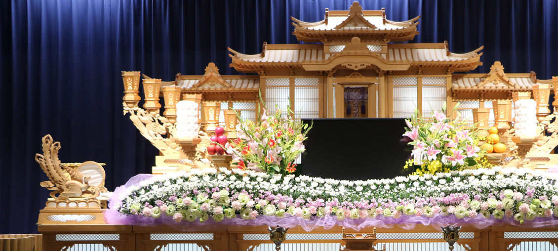 群馬県高崎市・佐波郡玉村町の皆様へ　特別な生花祭壇で、温かみがあるお葬式を