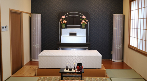 家族葬　和室（控室）コース祭壇